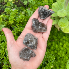 Cargar imagen en el visor de la galería, Cuarzo Ahumado en Bruto