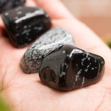 Cargar imagen en el visor de la galería, Obsidiana Copo de Nieve tamboreada