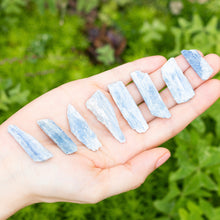 Cargar imagen en el visor de la galería, Cianita Azul en Bruto