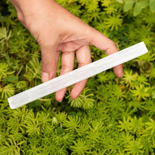 Cargar imagen en el visor de la galería, Varita De Selenita Larga