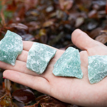 Cargar imagen en el visor de la galería, Aventurina Verde en Bruto