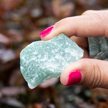 Cargar imagen en el visor de la galería, Aventurina Verde en Bruto