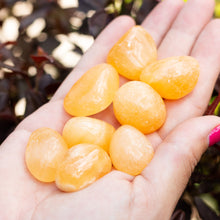 Cargar imagen en el visor de la galería, Calcita Naranja Premium Tamboreada