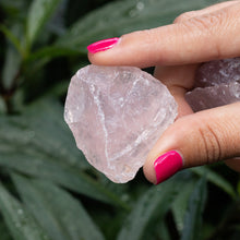 Cargar imagen en el visor de la galería, Cuarzo Rosa en Bruto