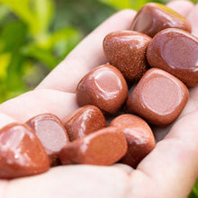 Cargar imagen en el visor de la galería, Goldstone Roja o Lluvia de Oro Tamboreada