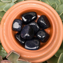 Cargar imagen en el visor de la galería, Goldstone Azul o Lluvia de Plata Tamboreada