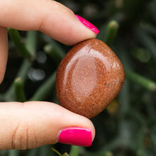 Cargar imagen en el visor de la galería, Goldstone Roja o Lluvia de Oro Tamboreada