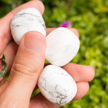 Cargar imagen en el visor de la galería, Howlita Blanca Tamboreada