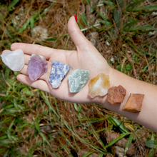 Cargar imagen en el visor de la galería, Set de Cristales para Chakras en Bruto
