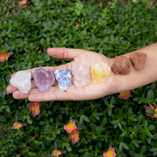 Cargar imagen en el visor de la galería, Set de Cristales para Chakras en Bruto