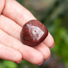 Cargar imagen en el visor de la galería, Jaspe Hematita Tamboreado