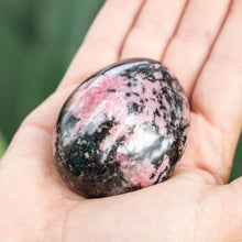 Cargar imagen en el visor de la galería, Rodonita Palm Stone
