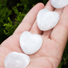 Cargar imagen en el visor de la galería, Selenita en Corazón