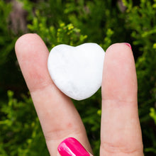 Cargar imagen en el visor de la galería, Selenita en Corazón