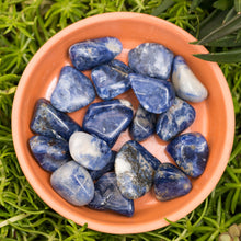 Cargar imagen en el visor de la galería, Sodalita tamboreada